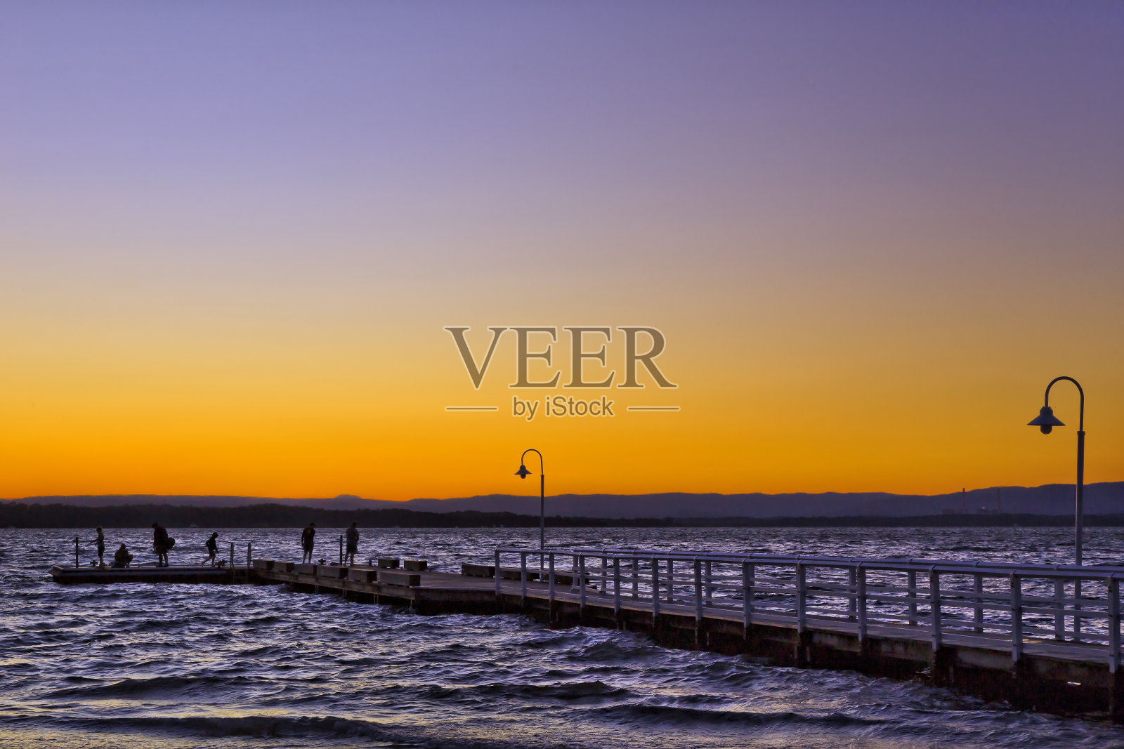 墨雷海滩码头低红色的天空照片摄影图片