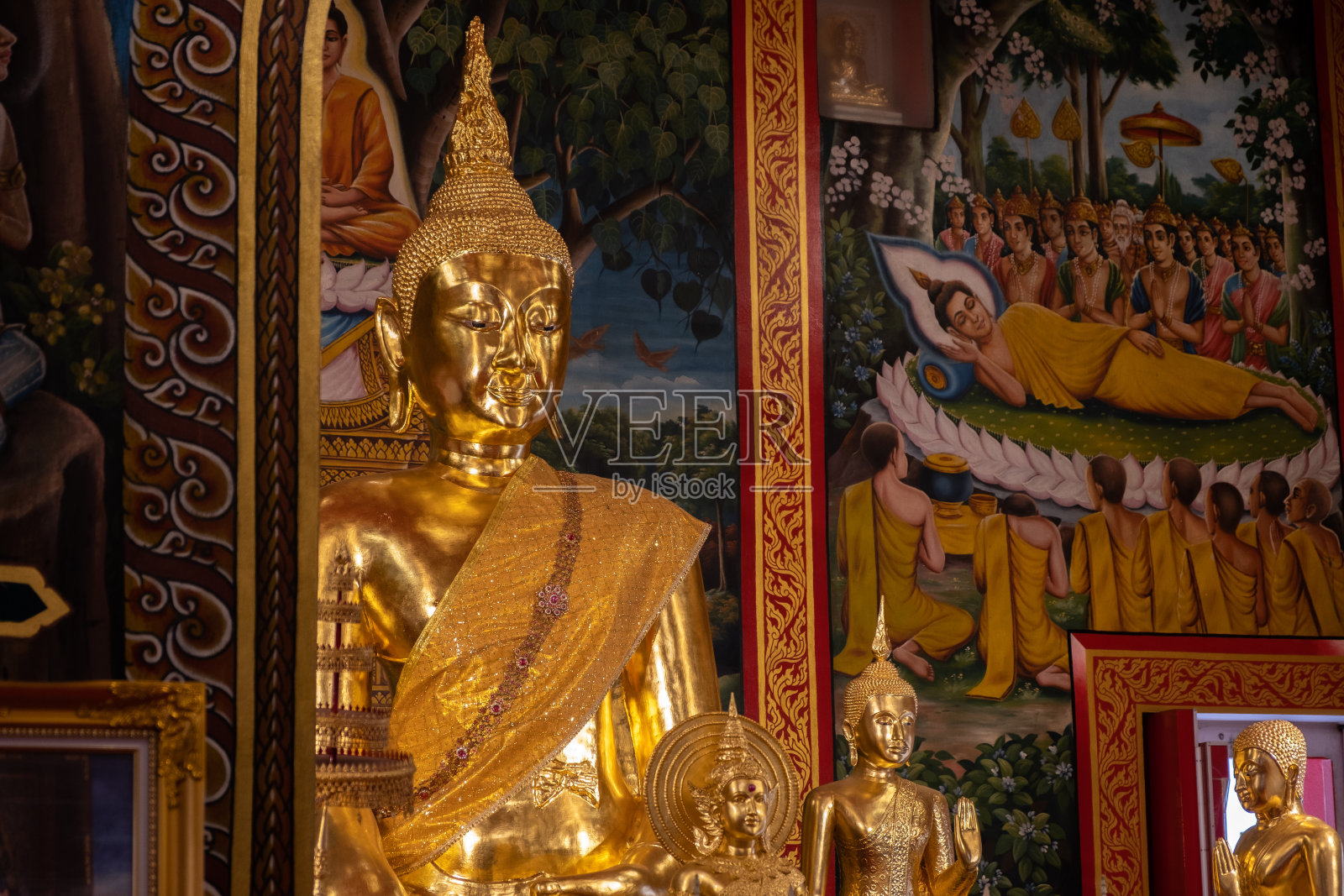泰国曼谷顿寺的金佛照片摄影图片