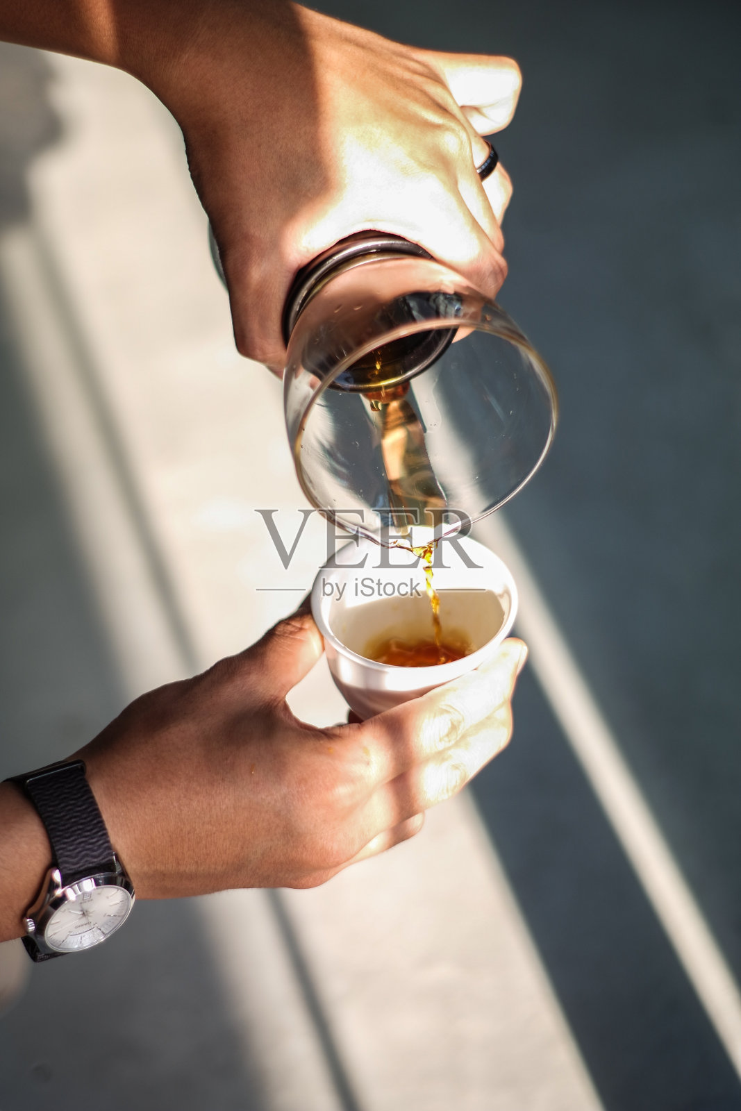 倒咖啡照片摄影图片