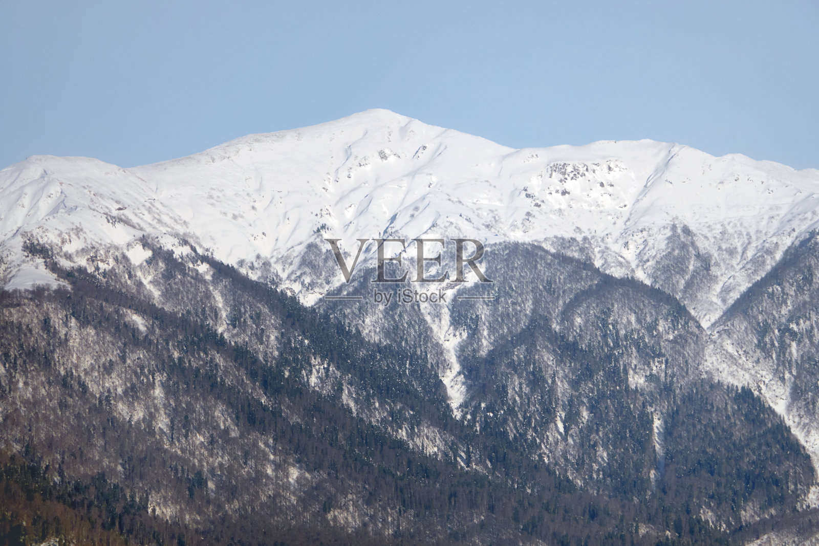 俄罗斯阿德勒的高加索山脉全景。照片摄影图片