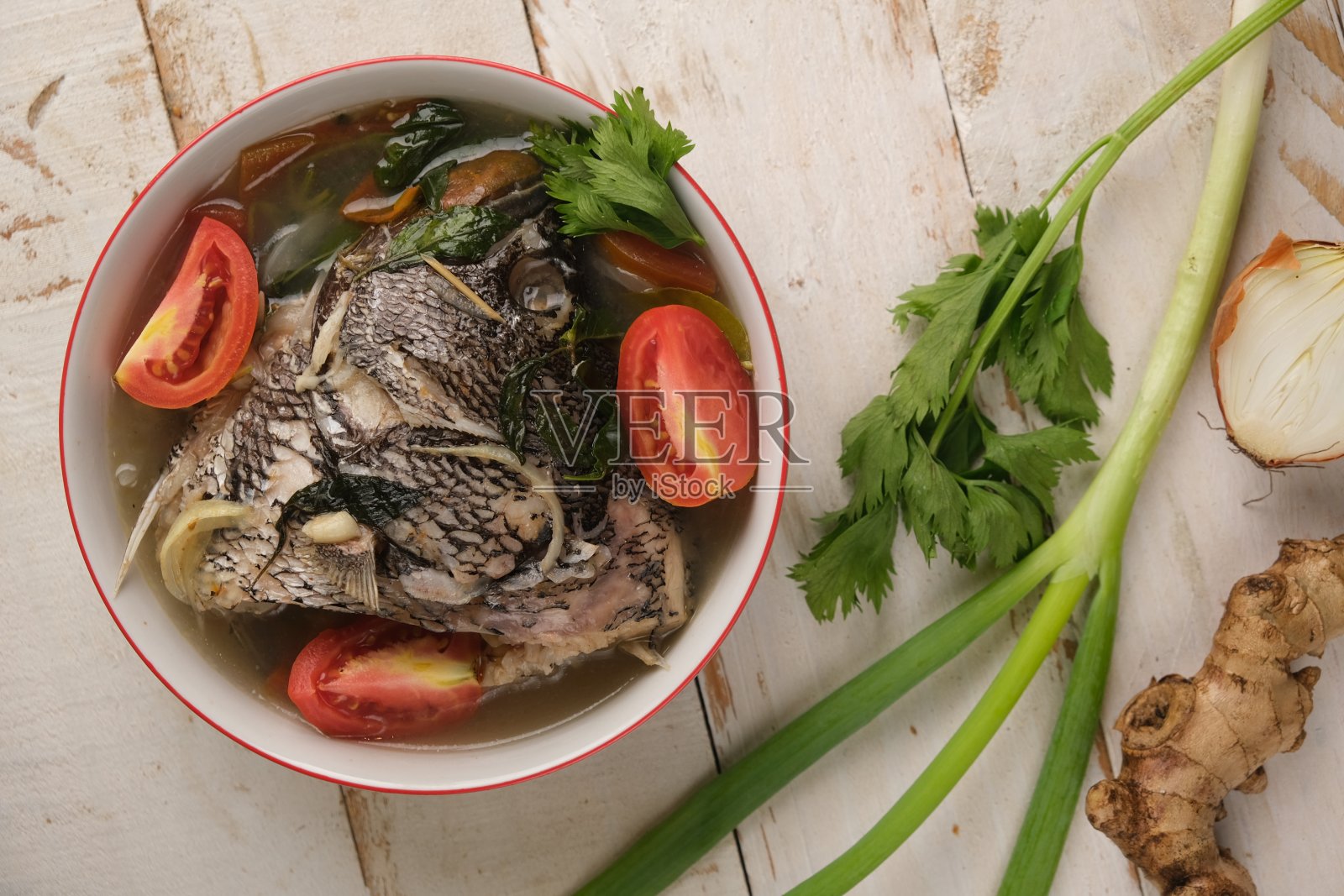 鲷鱼汤是sopikan Kakap照片摄影图片