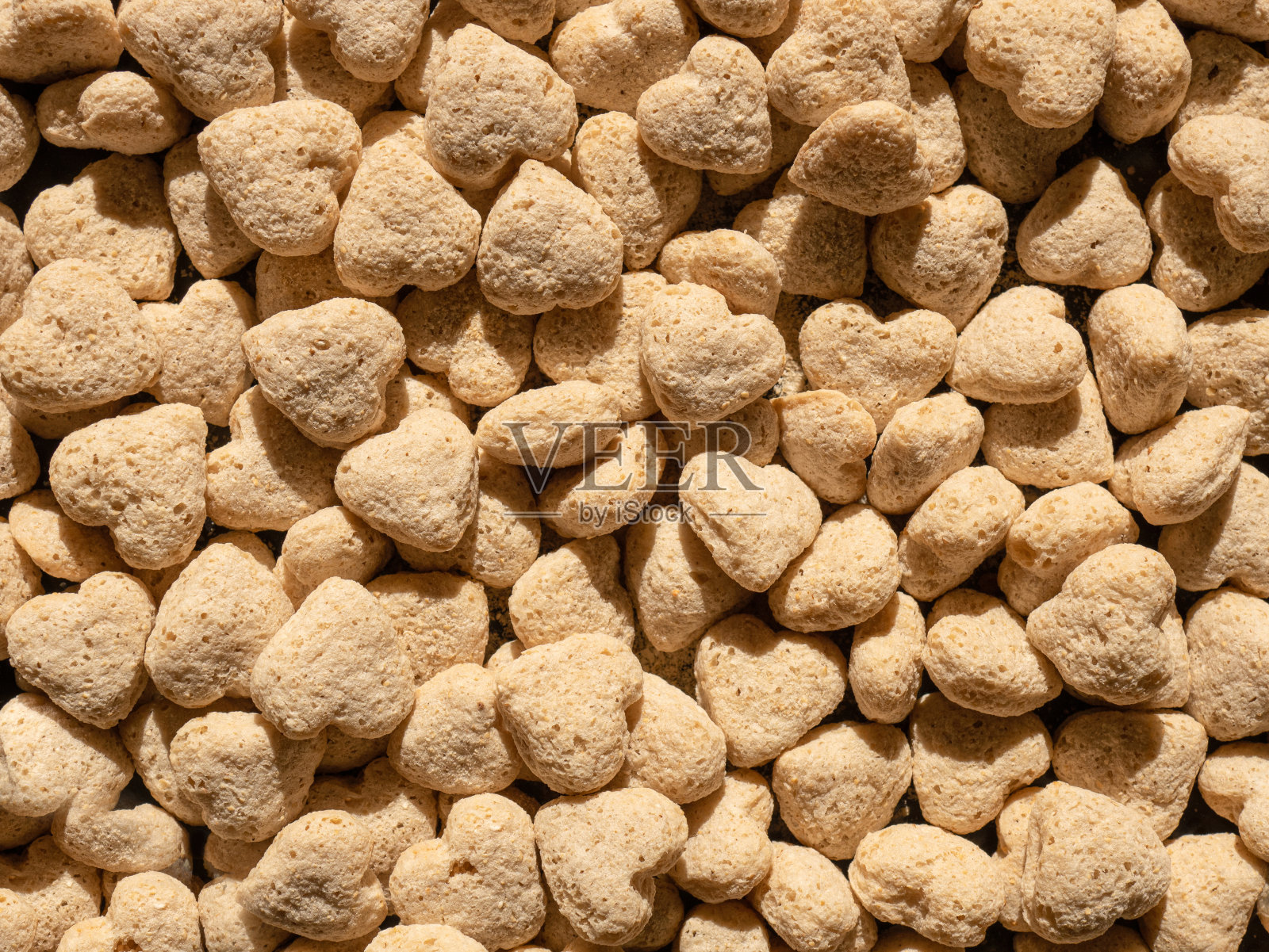 燕麦麸颗粒心形背景,膳食补充剂照片摄影图片