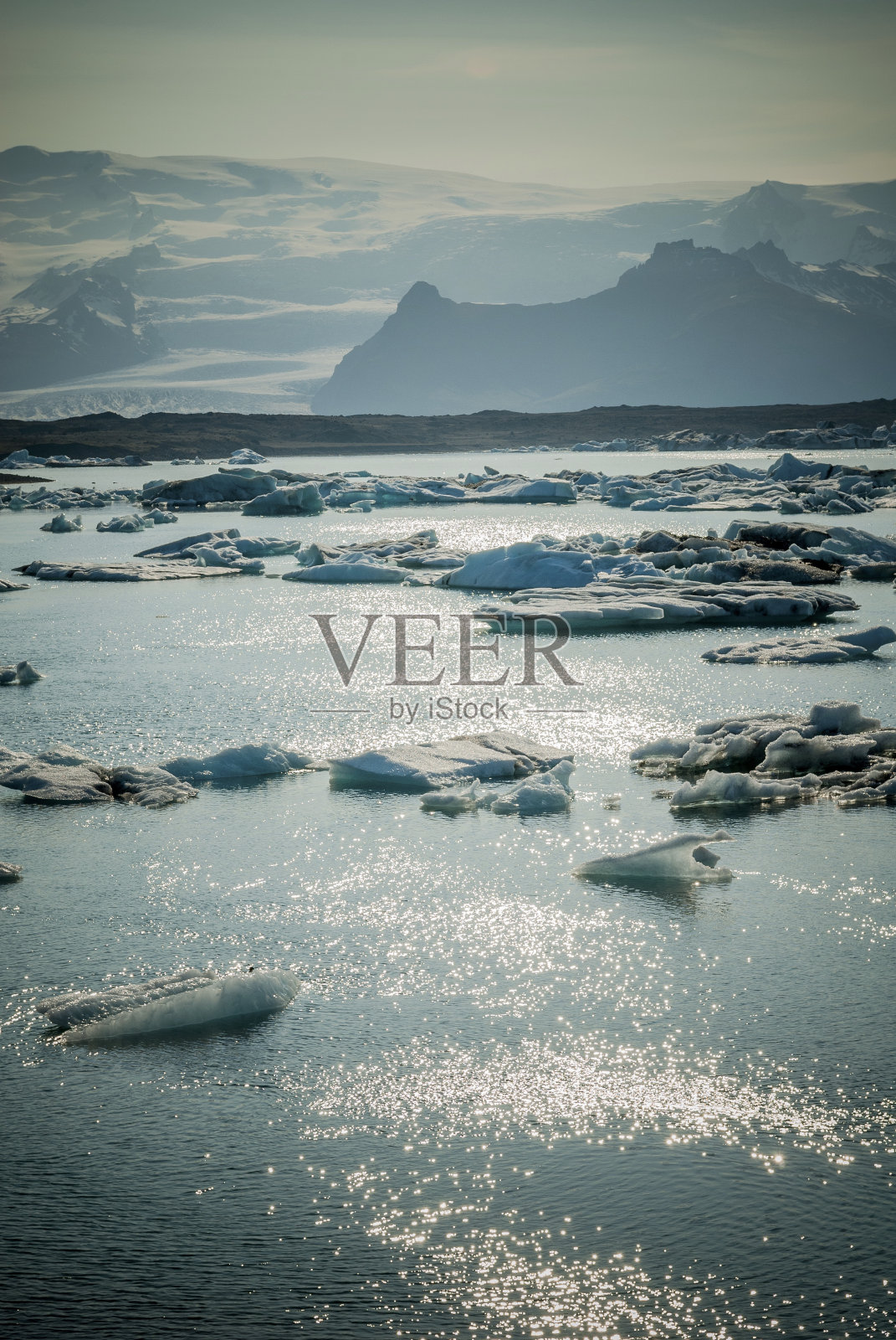 冰湖灯照片摄影图片