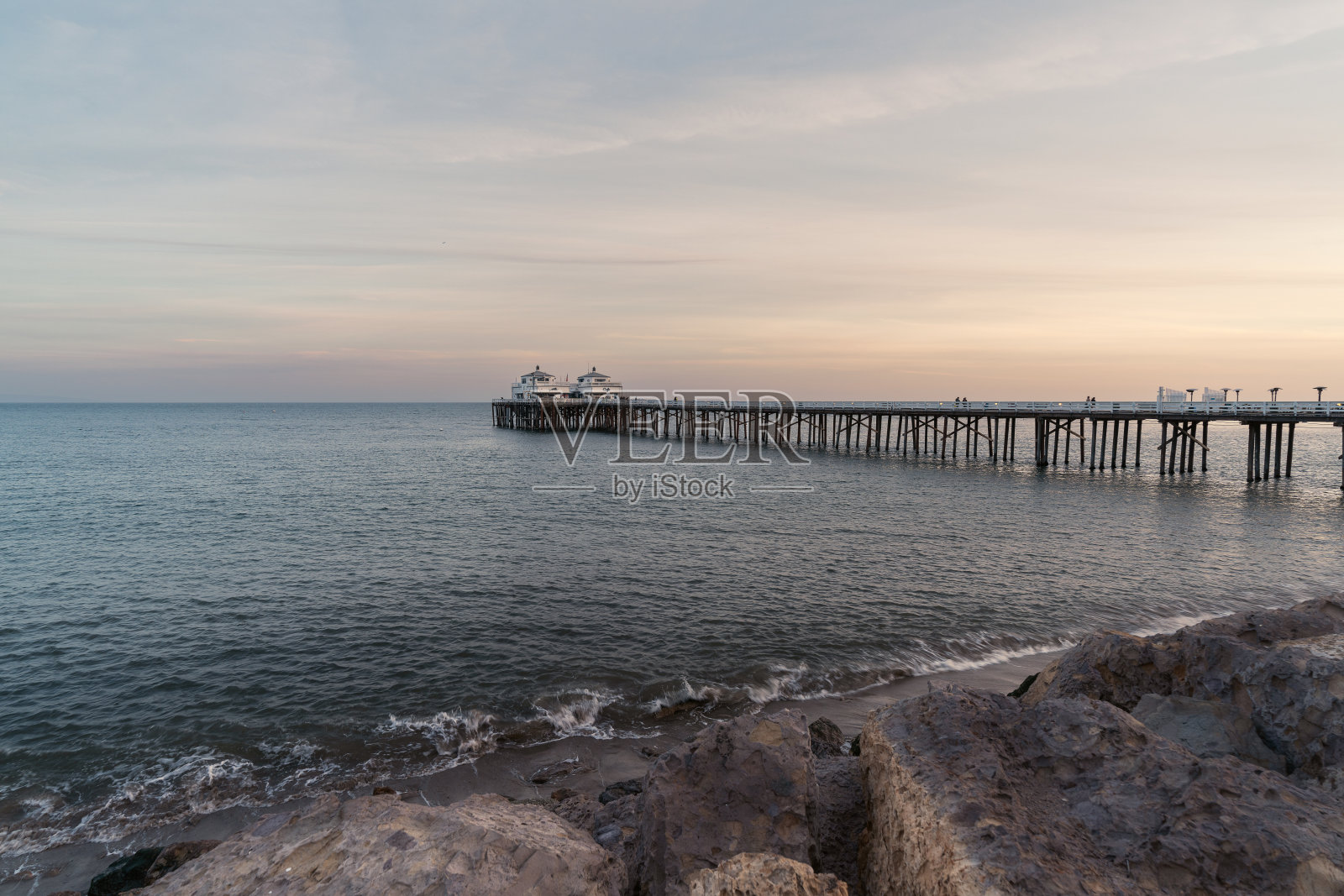 加州圣马利布码头的日落照片摄影图片