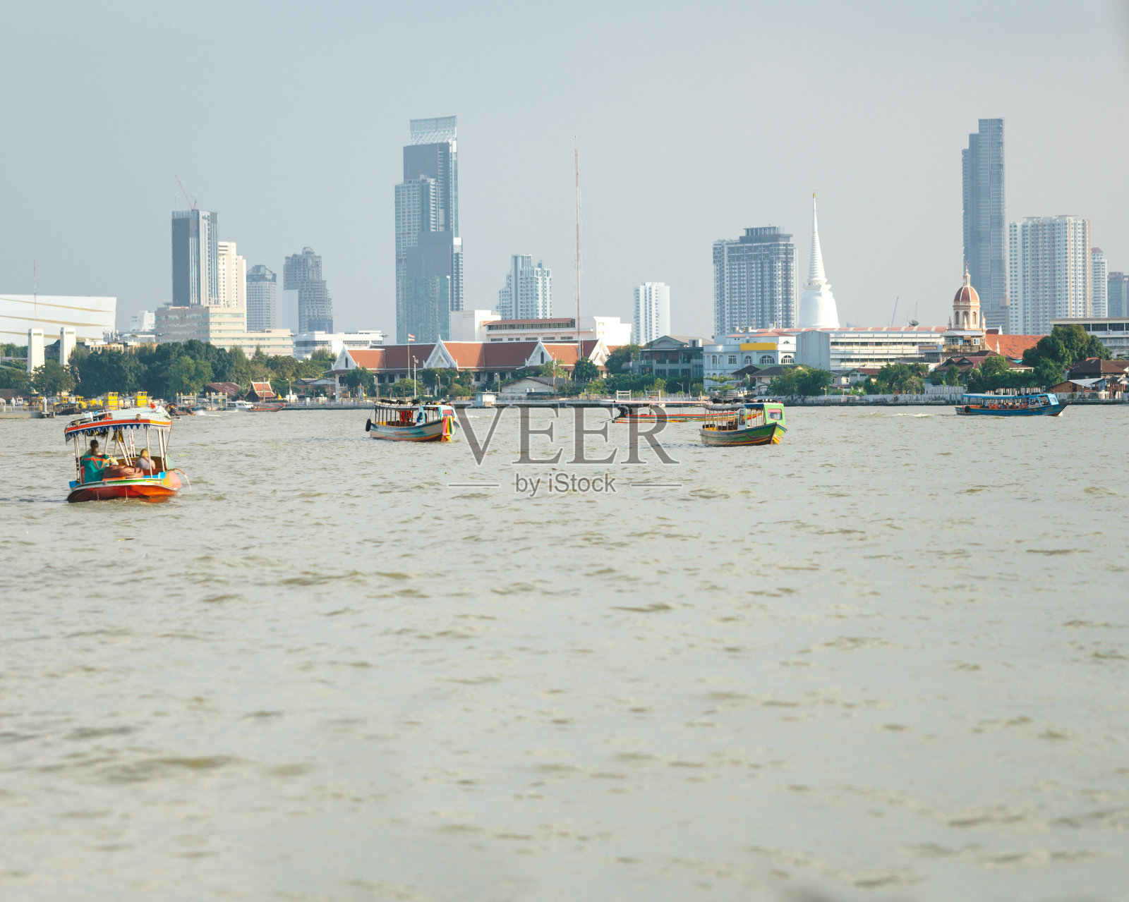 Sirirat和泰国曼谷chaopraya附近的许多医院照片摄影图片