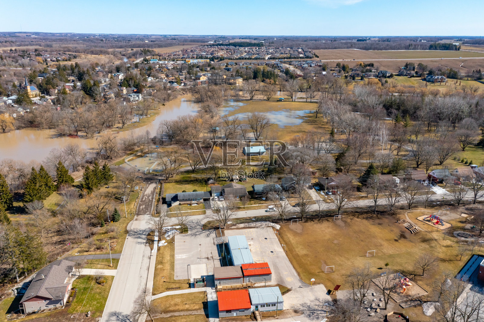 水车公园,Nith河水库大坝和桥在新汉堡,威尔莫特,加拿大照片摄影图片