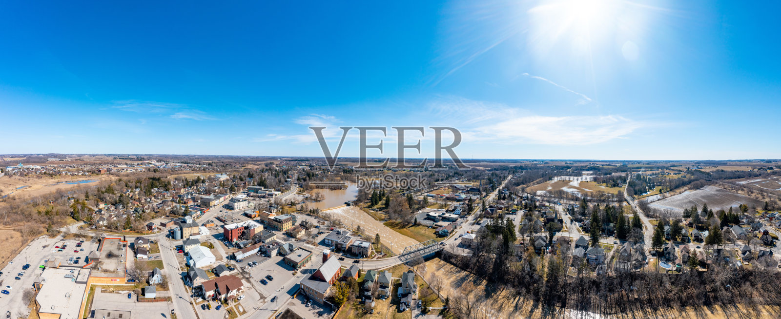 水车公园,Nith河水库大坝和桥在新汉堡,威尔莫特,加拿大照片摄影图片