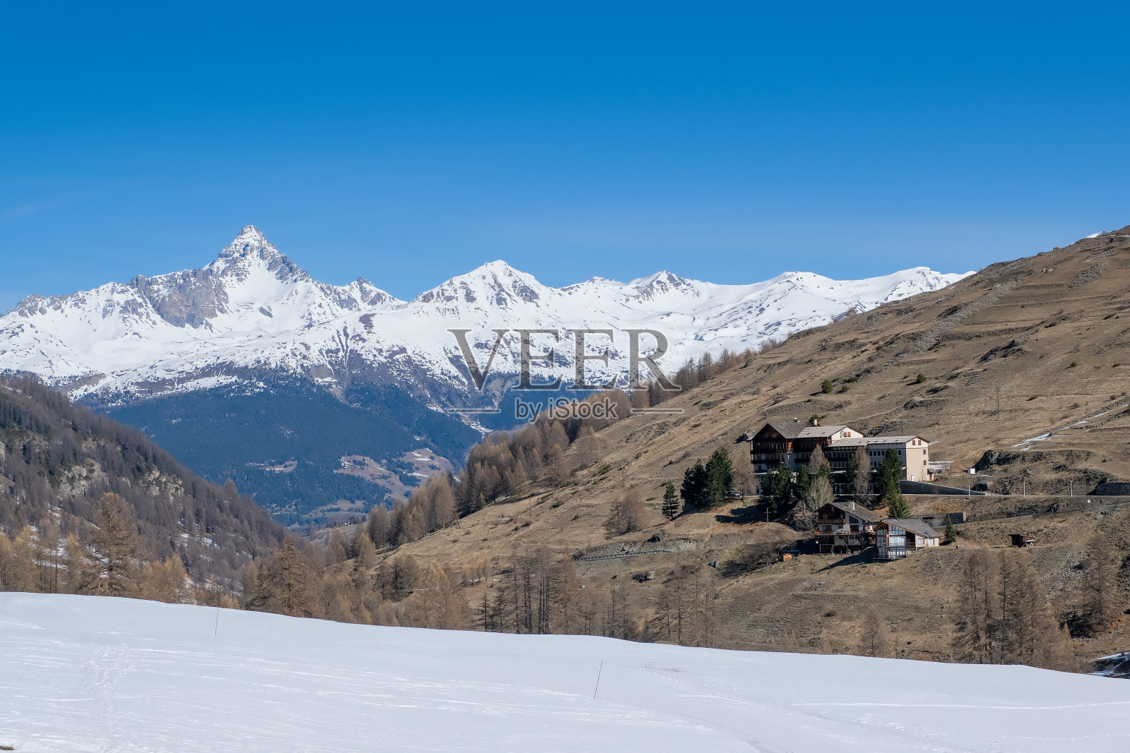 在奎拉斯美丽的野外滑雪照片摄影图片