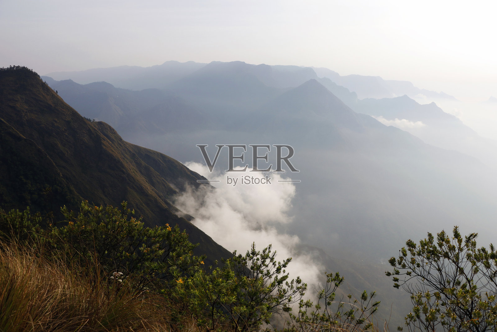 印度喀拉拉邦美丽高大的岩石山顶景色照片摄影图片