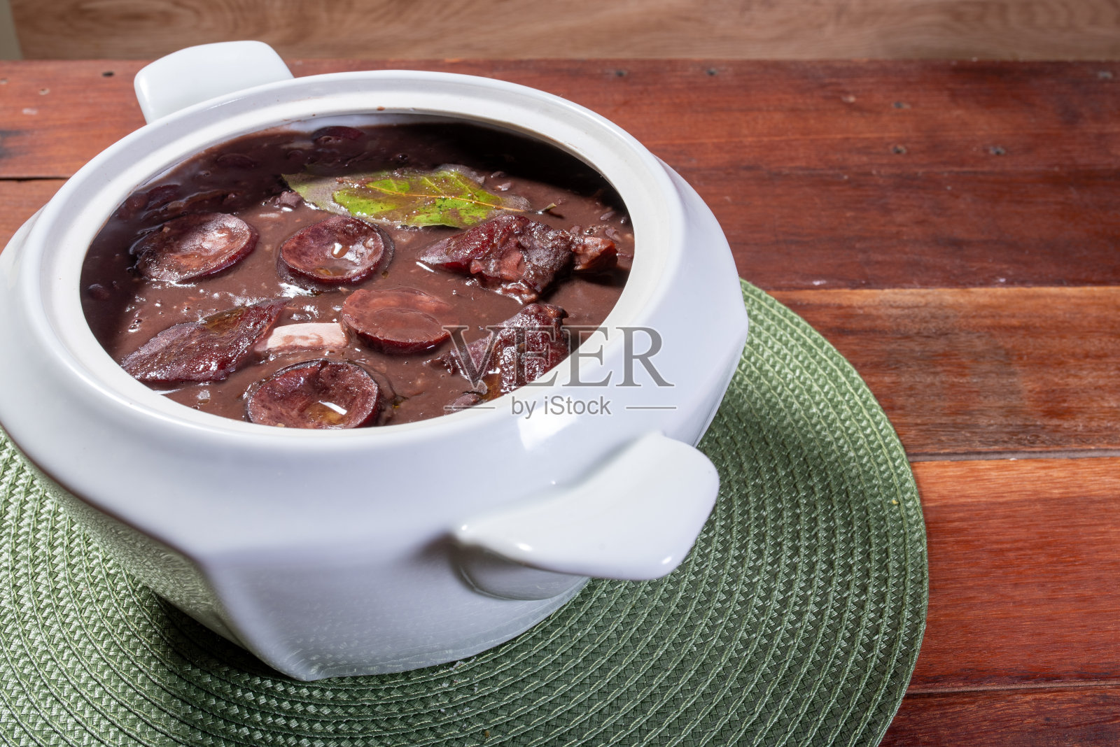 正宗的巴西Feijoada——一道丰盛美味的菜肴照片摄影图片