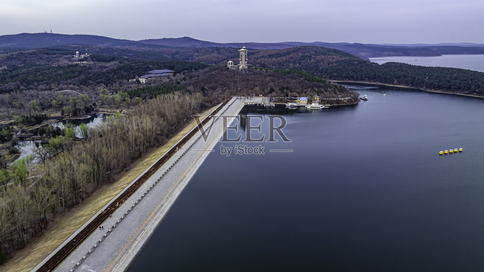 中国长春净月潭国家森林公园初春的景色照片摄影图片