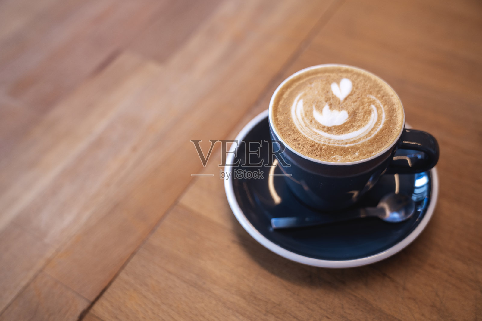 拉花咖啡杯照片摄影图片