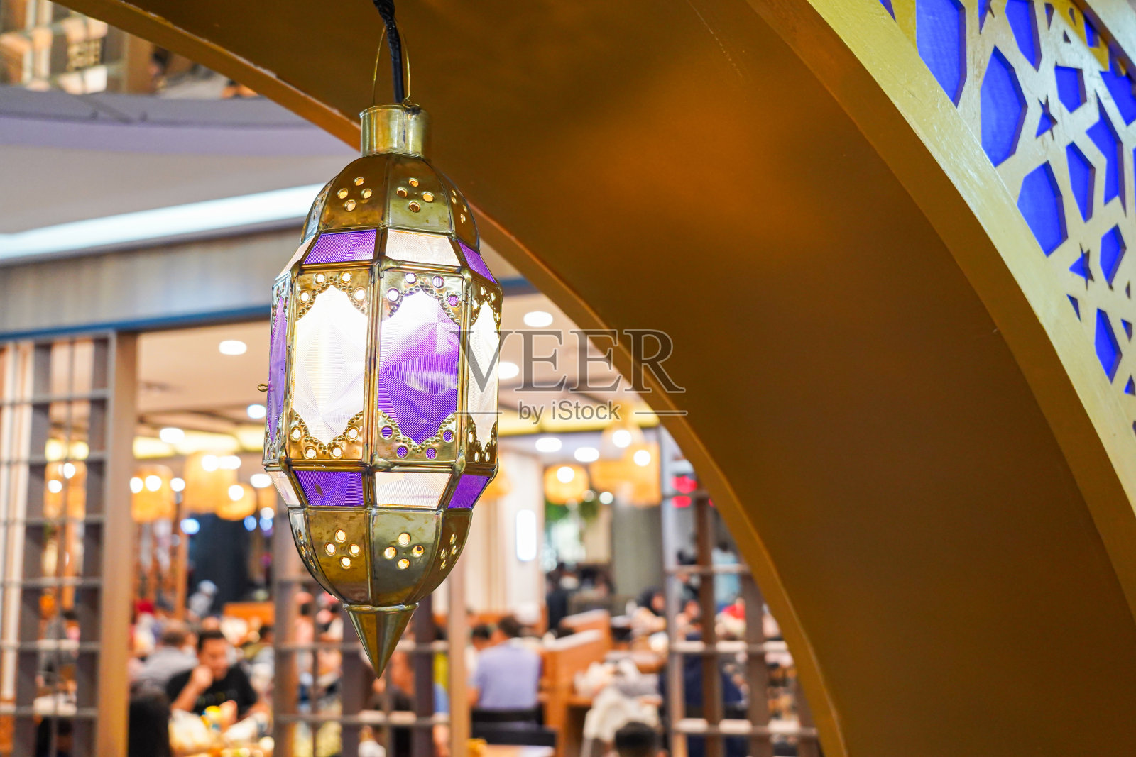 斋月庆祝活动的阿拉伯灯笼,伊斯兰装饰品照片摄影图片