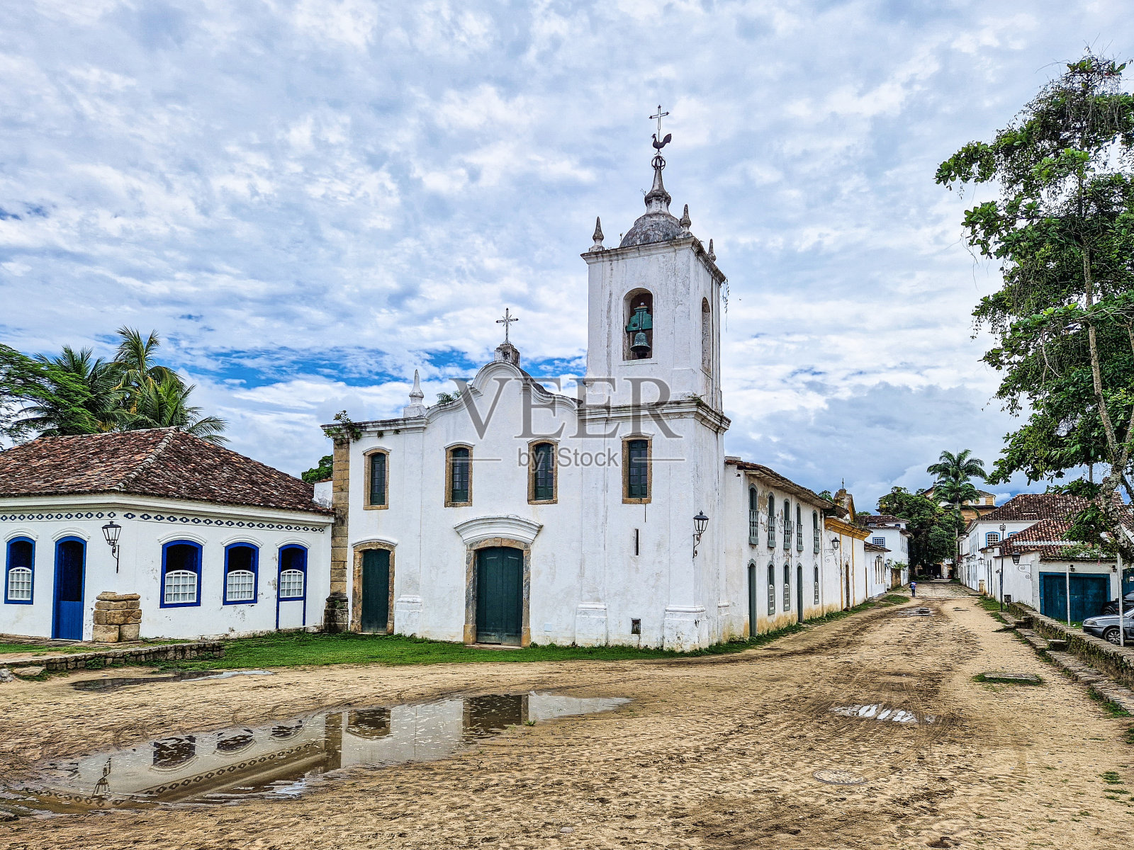 在巴西的聚会上,我们的悲伤圣母教堂的视图照片摄影图片