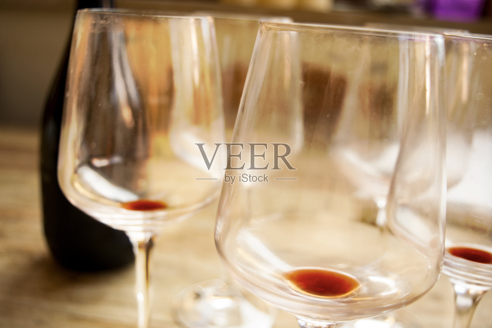 用笛子锉酒照片摄影图片