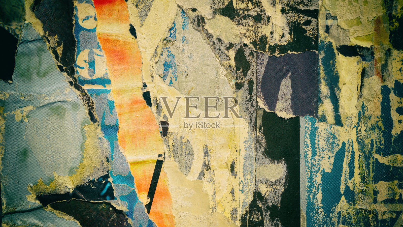 旧的撕裂撕裂的垃圾海报和背景折痕皱巴巴的纸背景面海报股票照片照片摄影图片