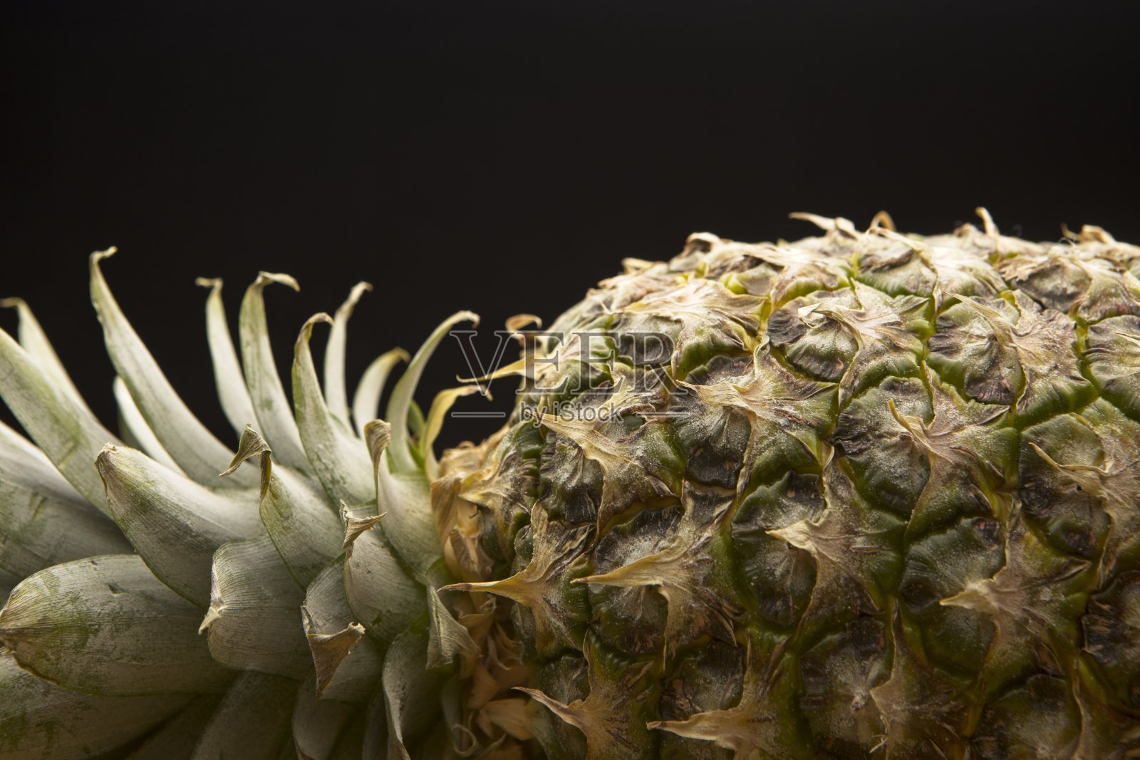 整个菠萝的特写。照片摄影图片