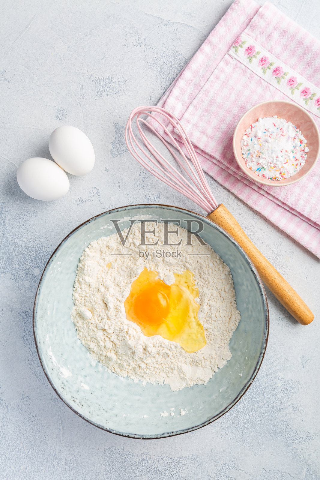 烹饪和烘烤可丽饼、煎饼和面团的配料。照片摄影图片