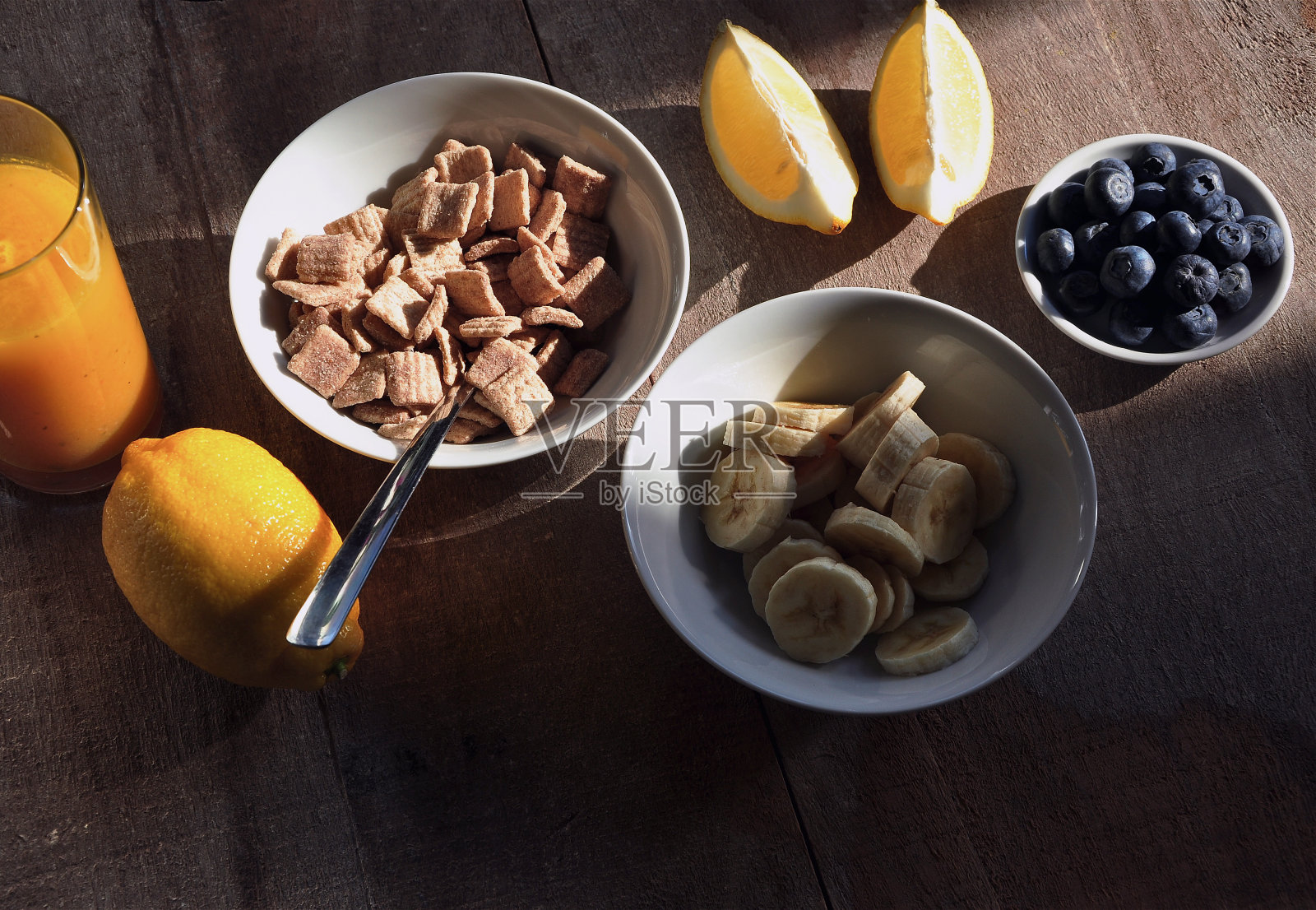 桌上的早餐照片摄影图片