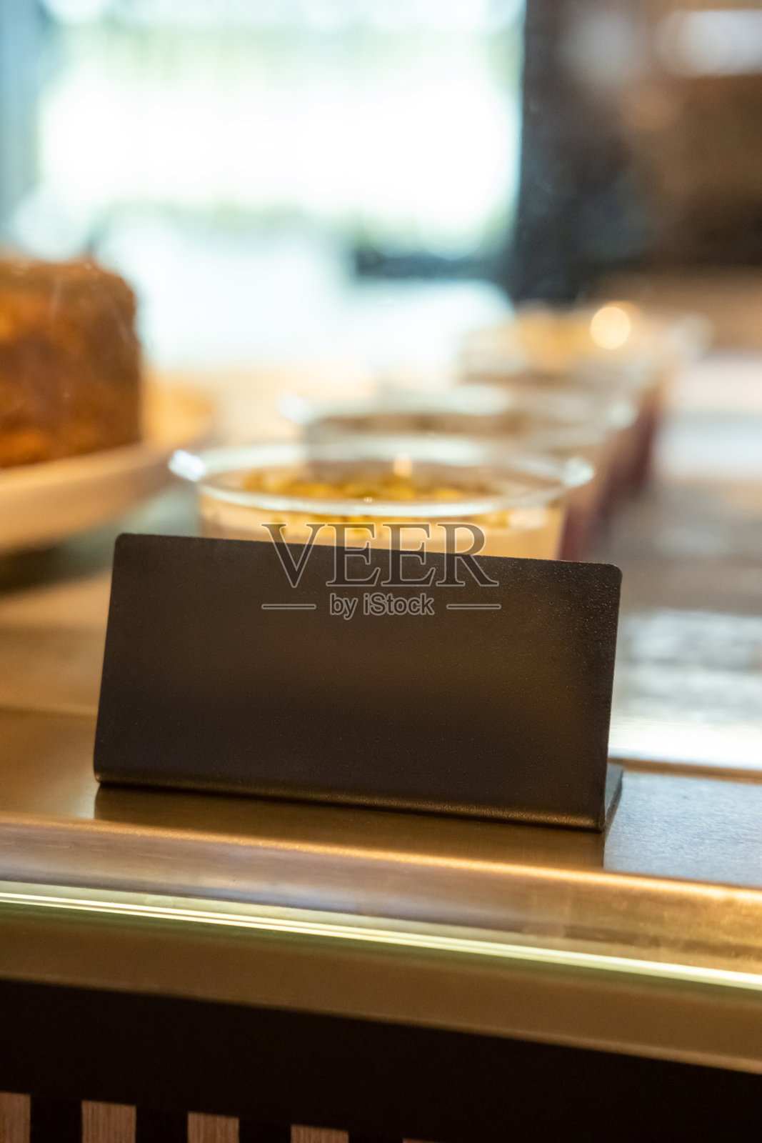 咖啡馆内部有不同的美味甜点照片摄影图片