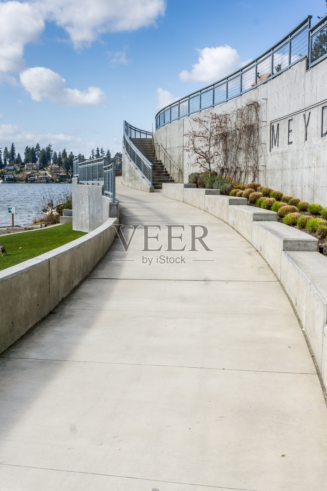 海滨公园行人道照片摄影图片