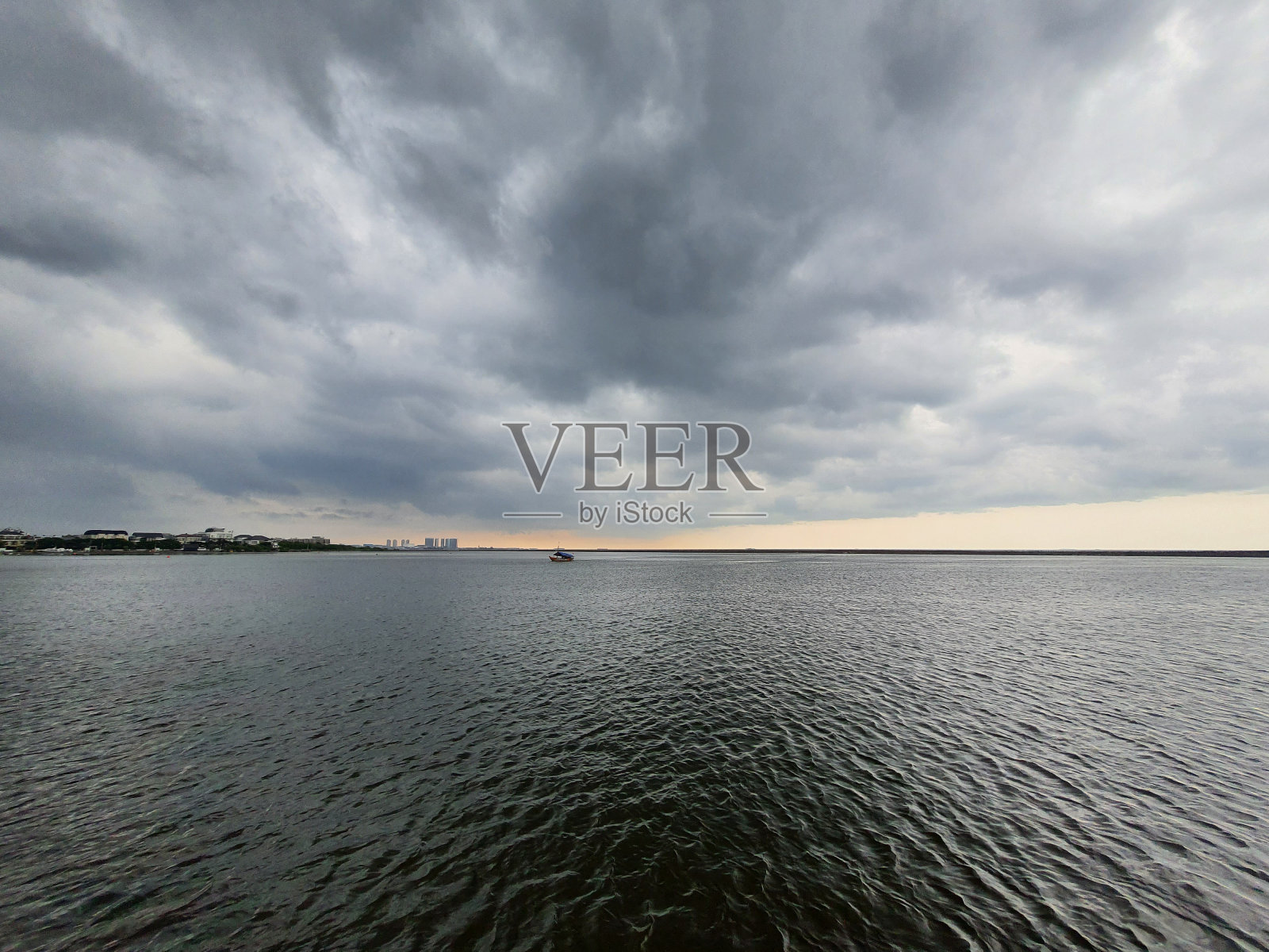 海与天之间照片摄影图片