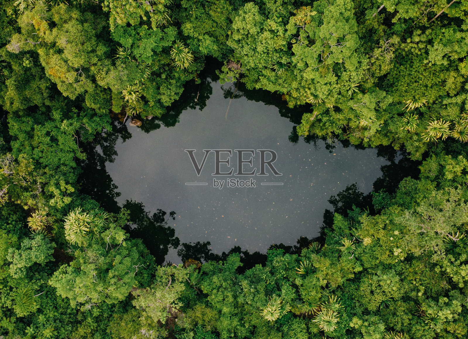 在美国海军岛。印度尼西亚中央马鲁库照片摄影图片