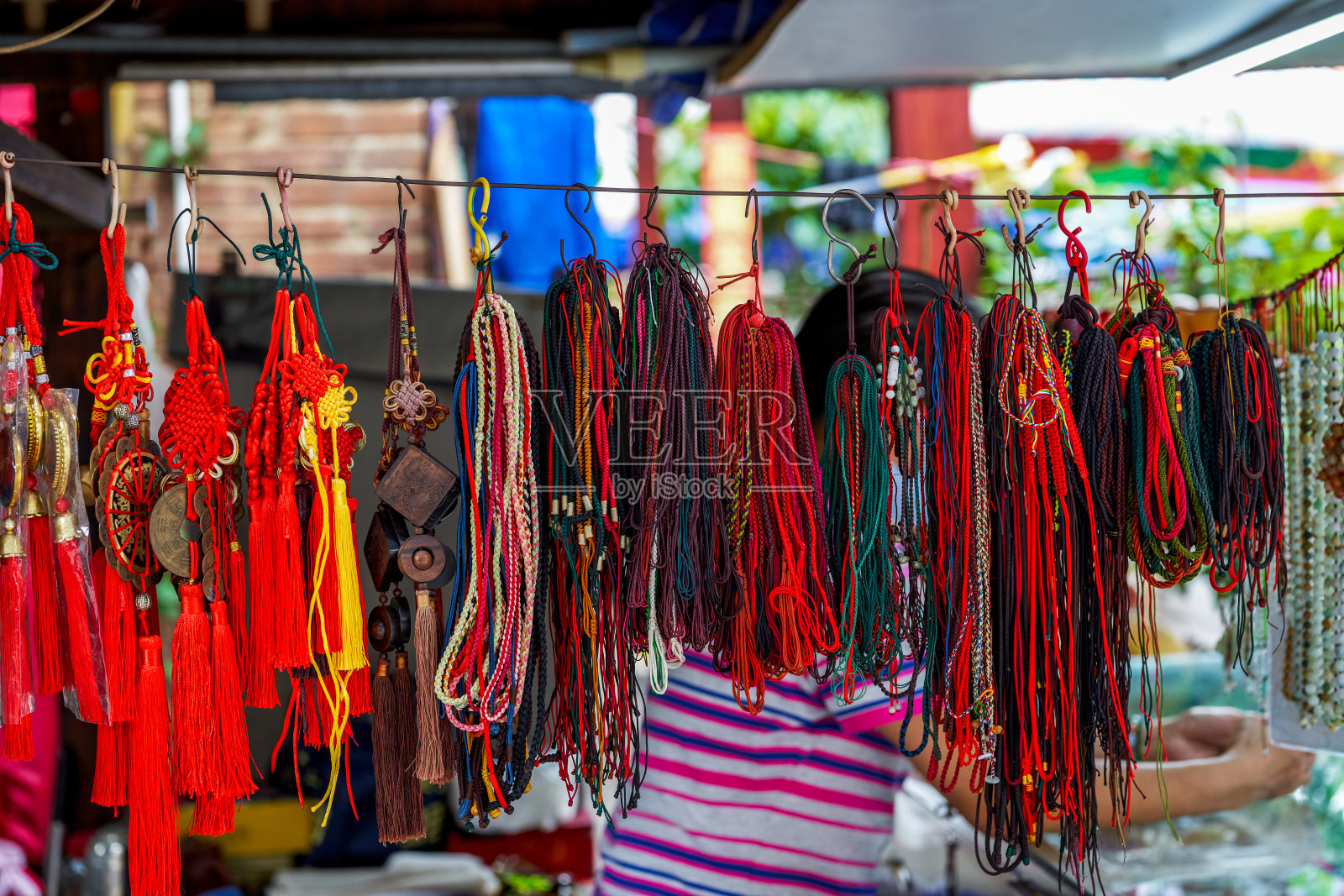 一束中国传统古钱币的吉祥线特写照片摄影图片