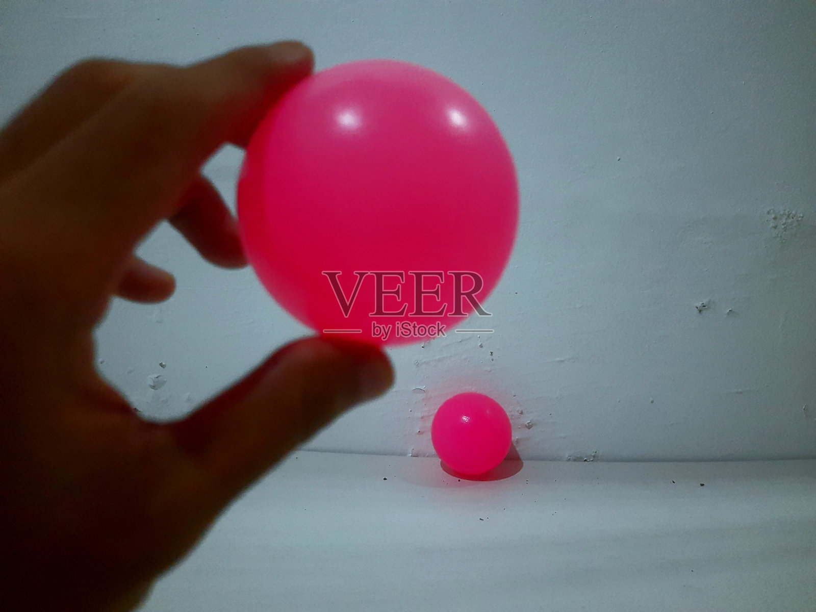 粉红球玩具照片摄影图片