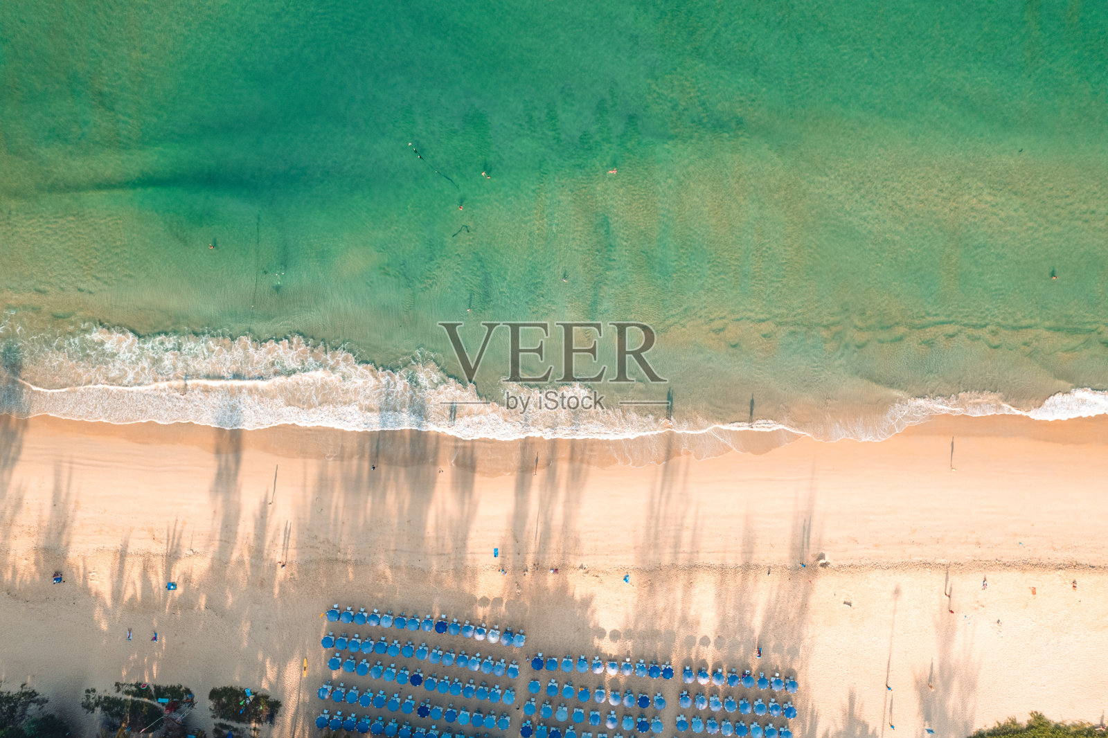 海滩和岛屿的俯视图照片摄影图片