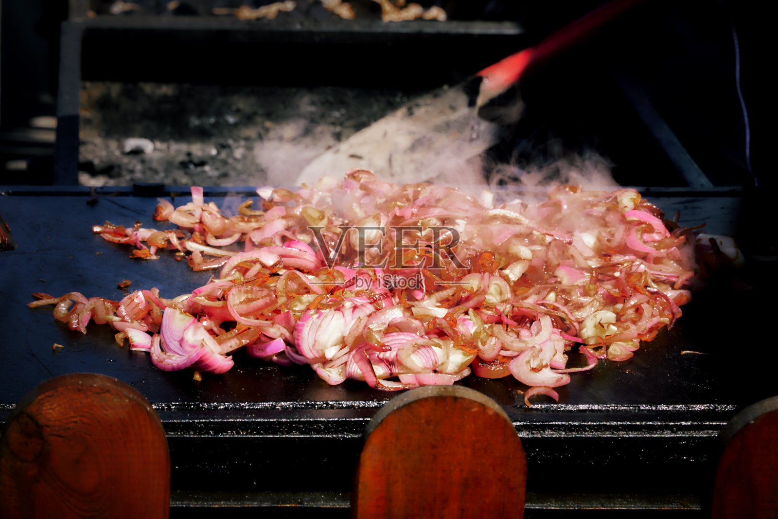 烤红洋葱片照片摄影图片