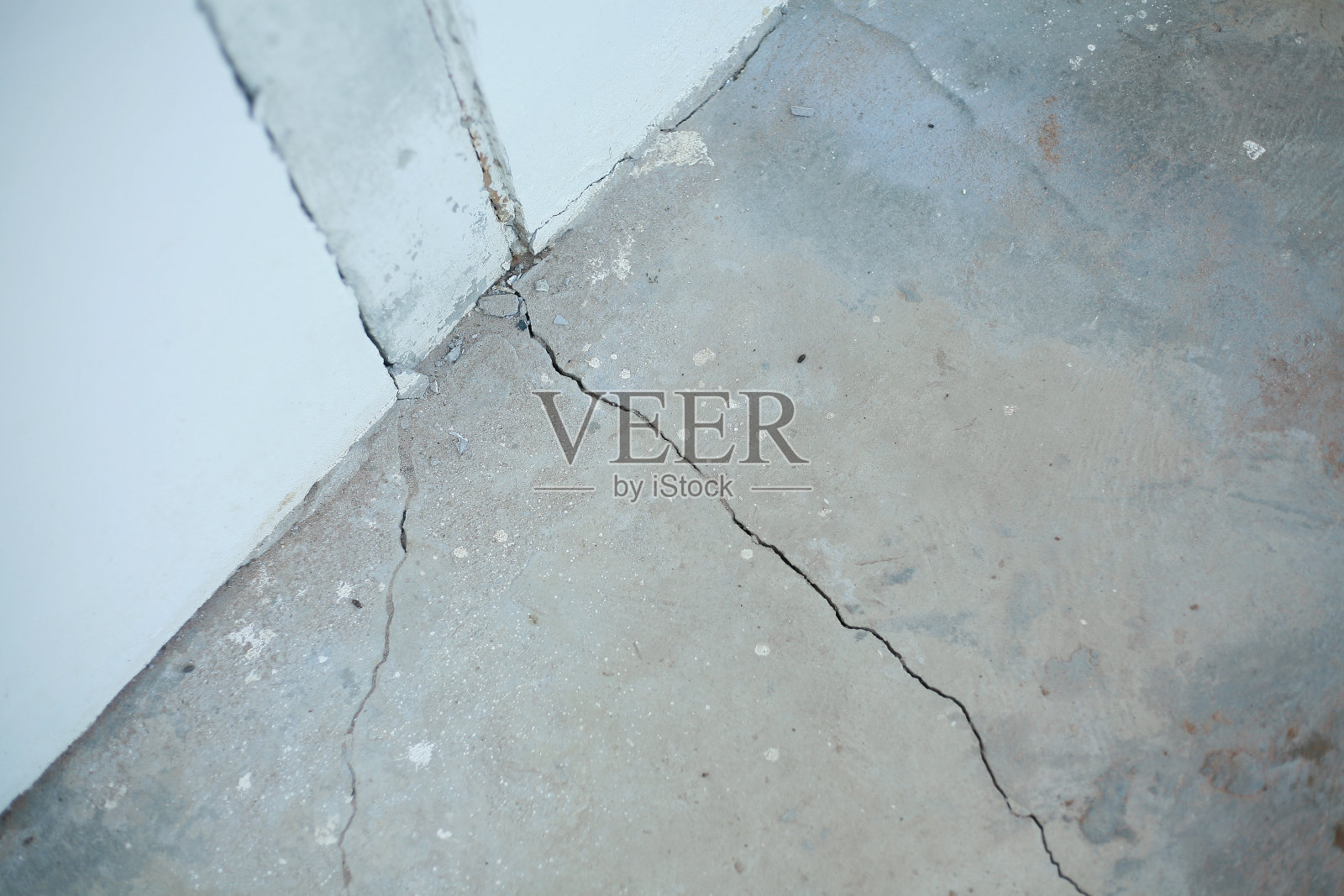 混凝土楼板开裂照片摄影图片