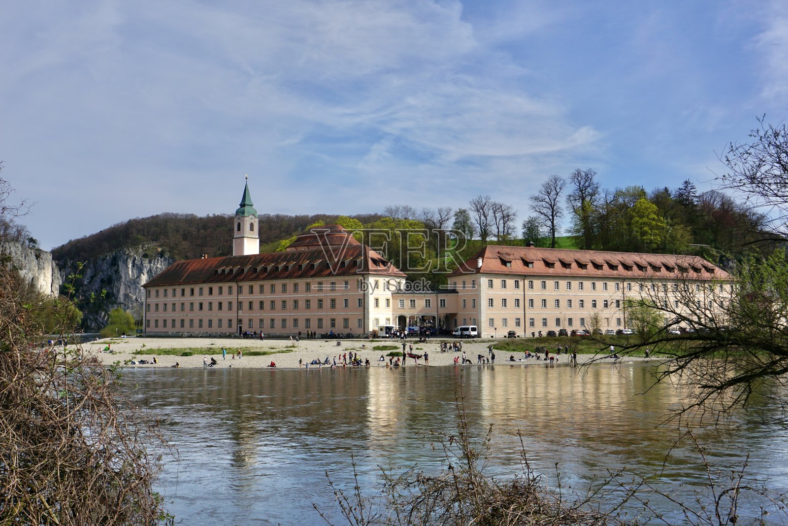 韦尔滕堡修道院(Kloster Weltenburg)是德国巴伐利亚州多瑙河沿岸凯尔海姆附近韦尔滕堡的一座本笃会修道院。照片摄影图片