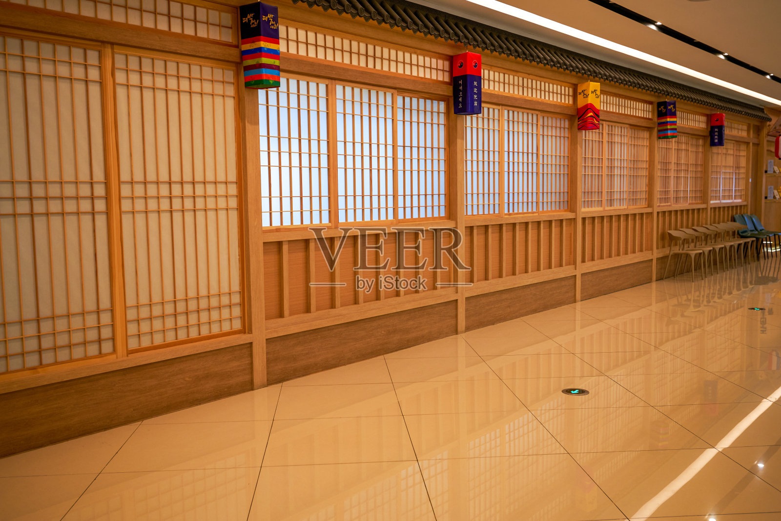 日本和韩国风格的木质建筑外立面特写照片摄影图片