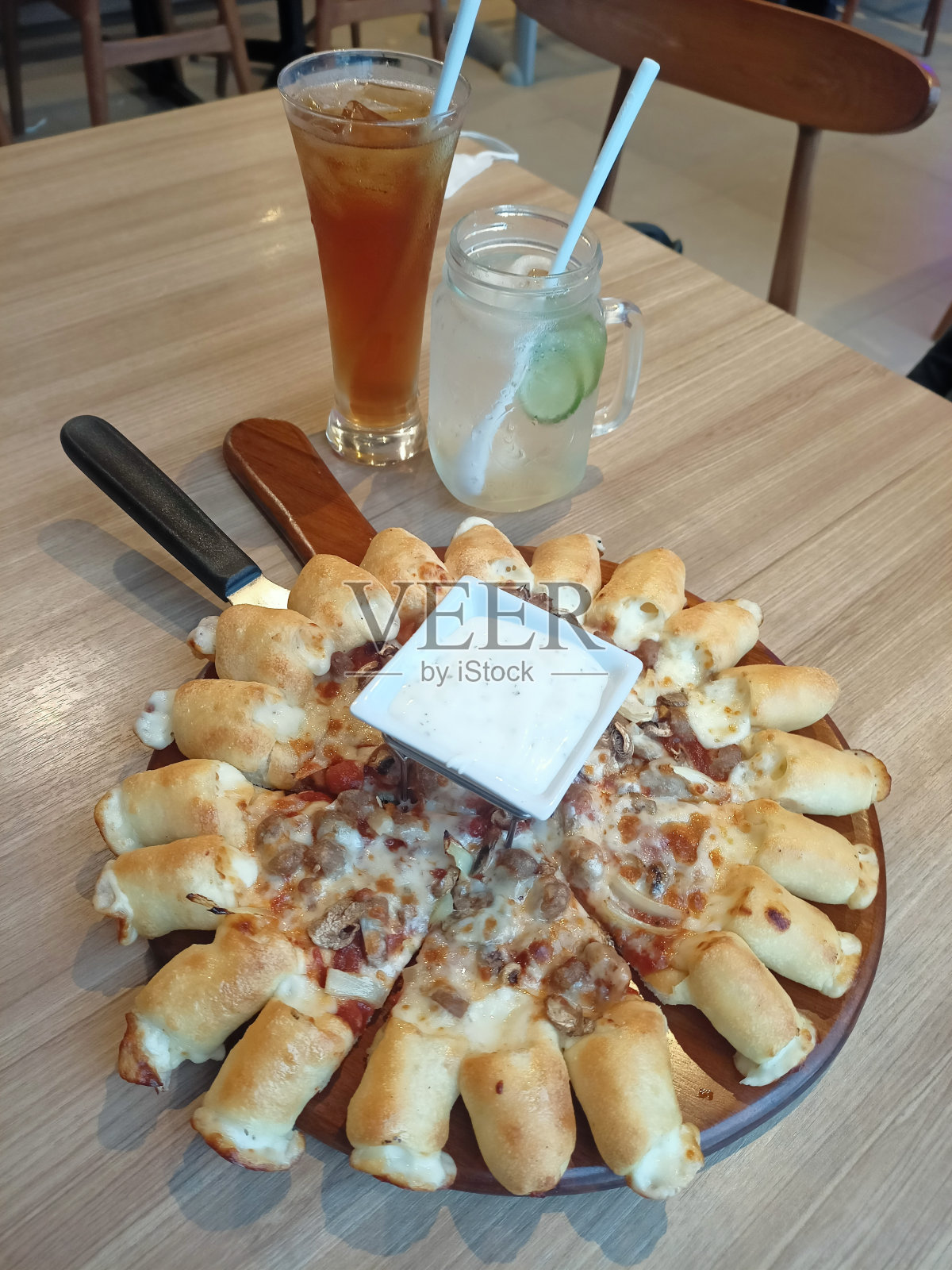 晚餐披萨照片摄影图片