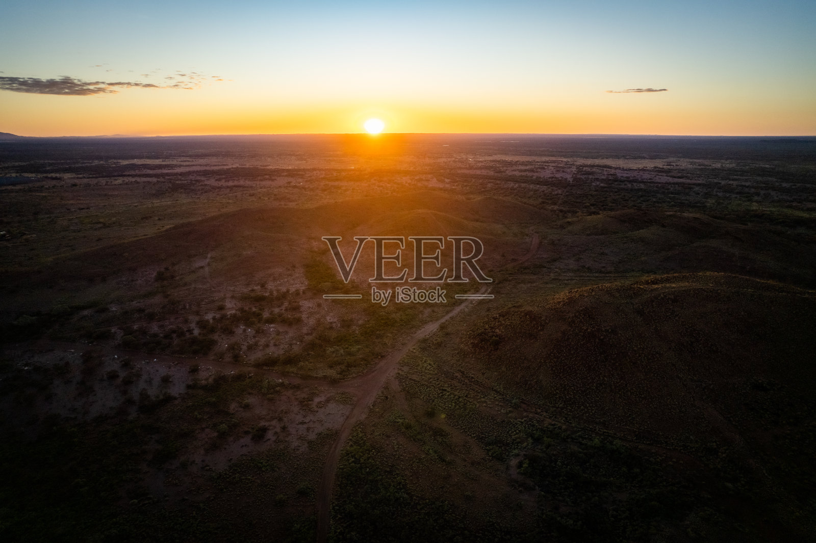 日出时的偏远山区景观照片摄影图片