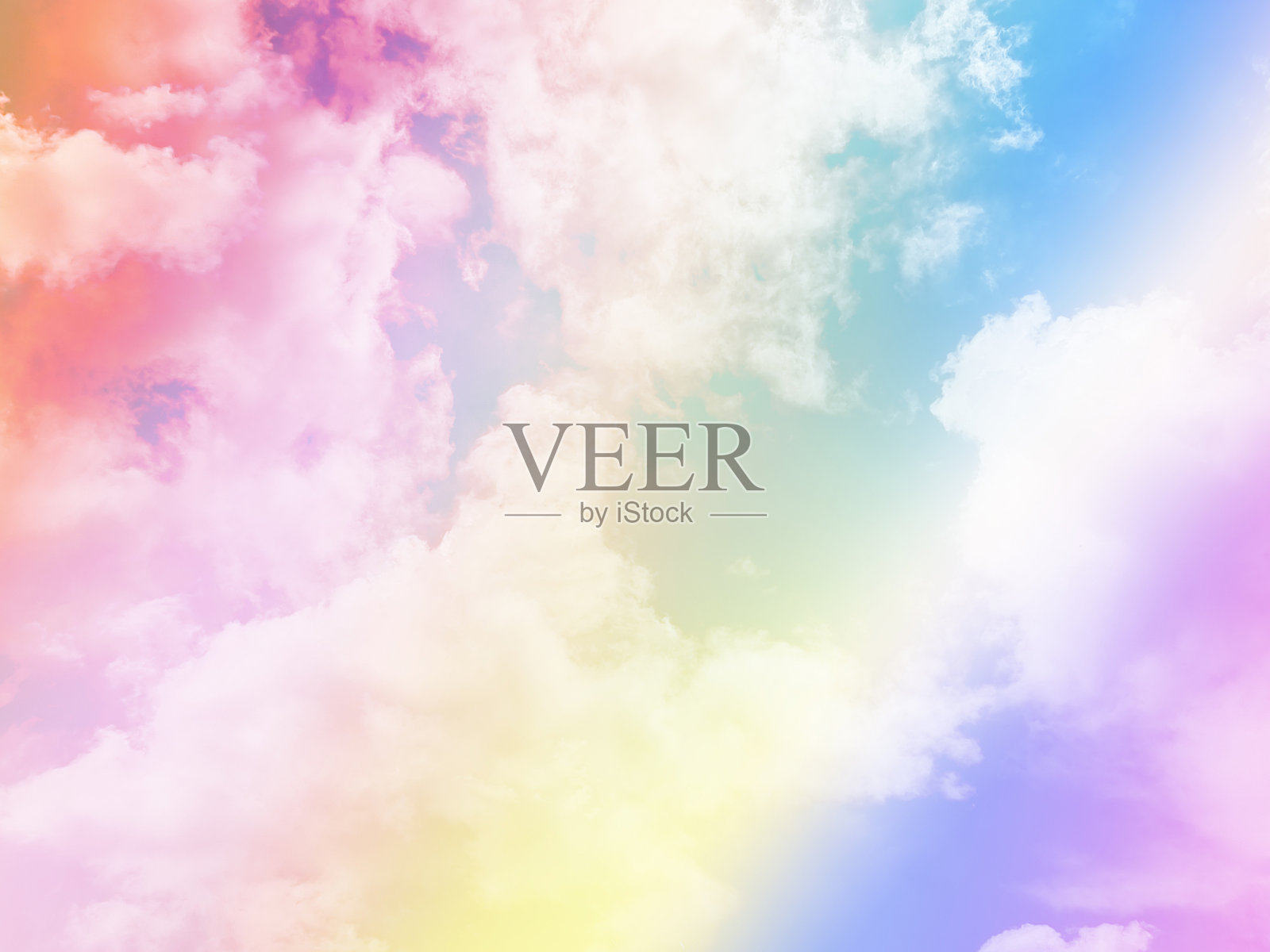 美丽甜美,柔和的黄色,红色,五彩缤纷,天空中有毛茸茸的云。多色彩虹图像。抽象幻想生长之光照片摄影图片