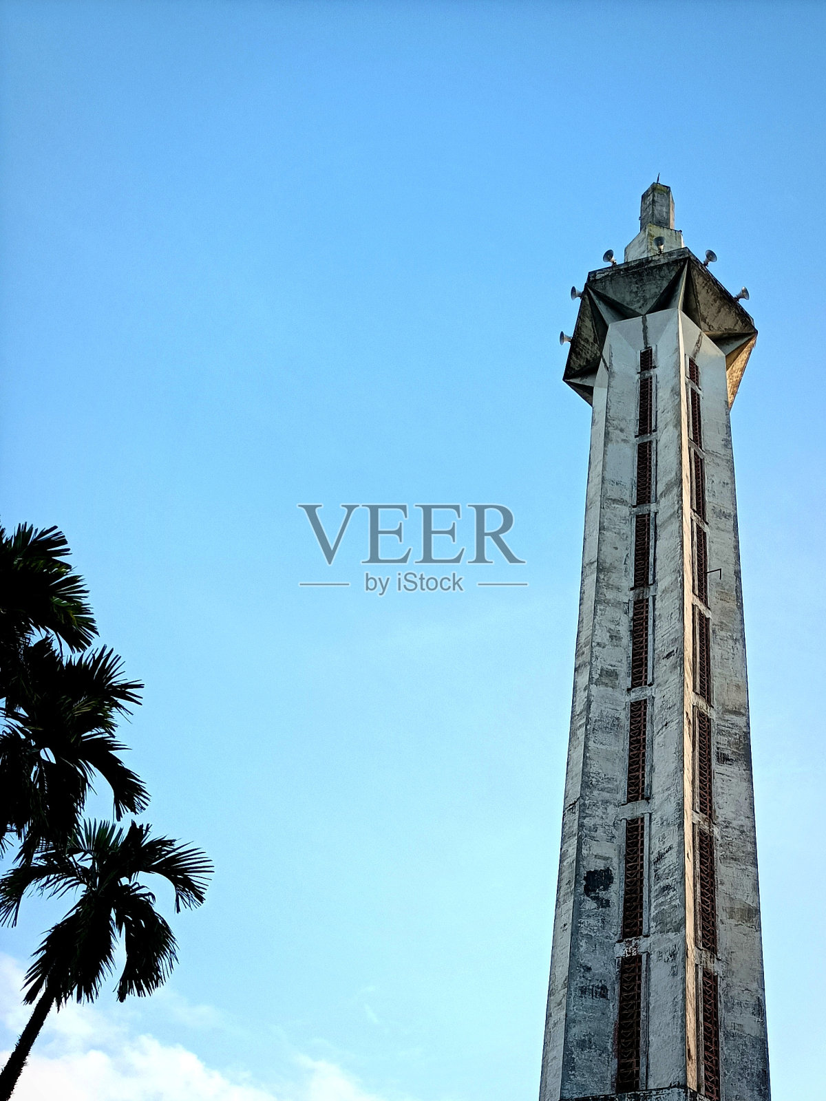 古老的塔楼,古老的设计映着天空照片摄影图片