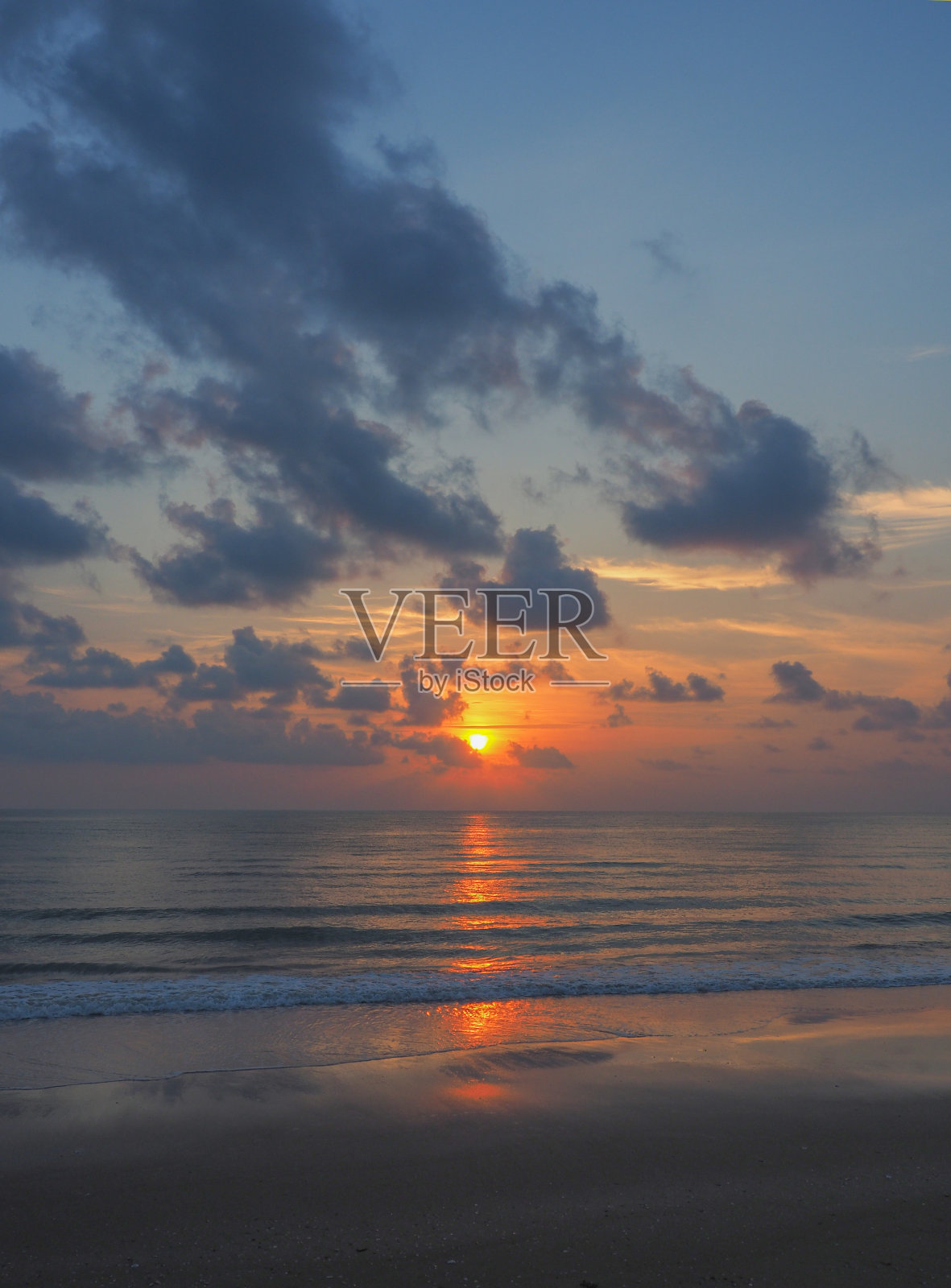 日出,日落在海滩上,泰国。照片摄影图片