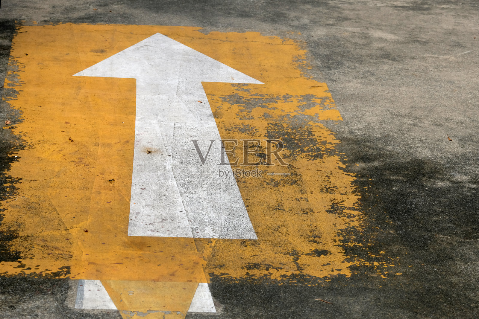 垃圾地板上的抽象形式照片摄影图片