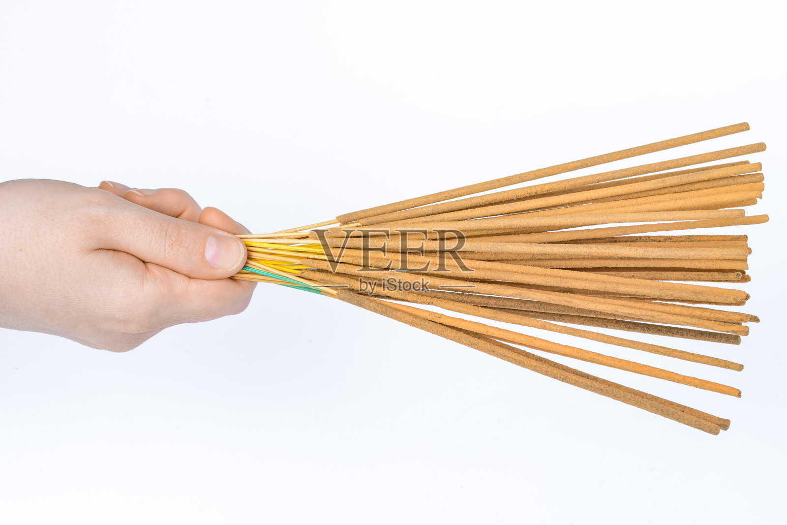 手里拿着香薰香照片摄影图片