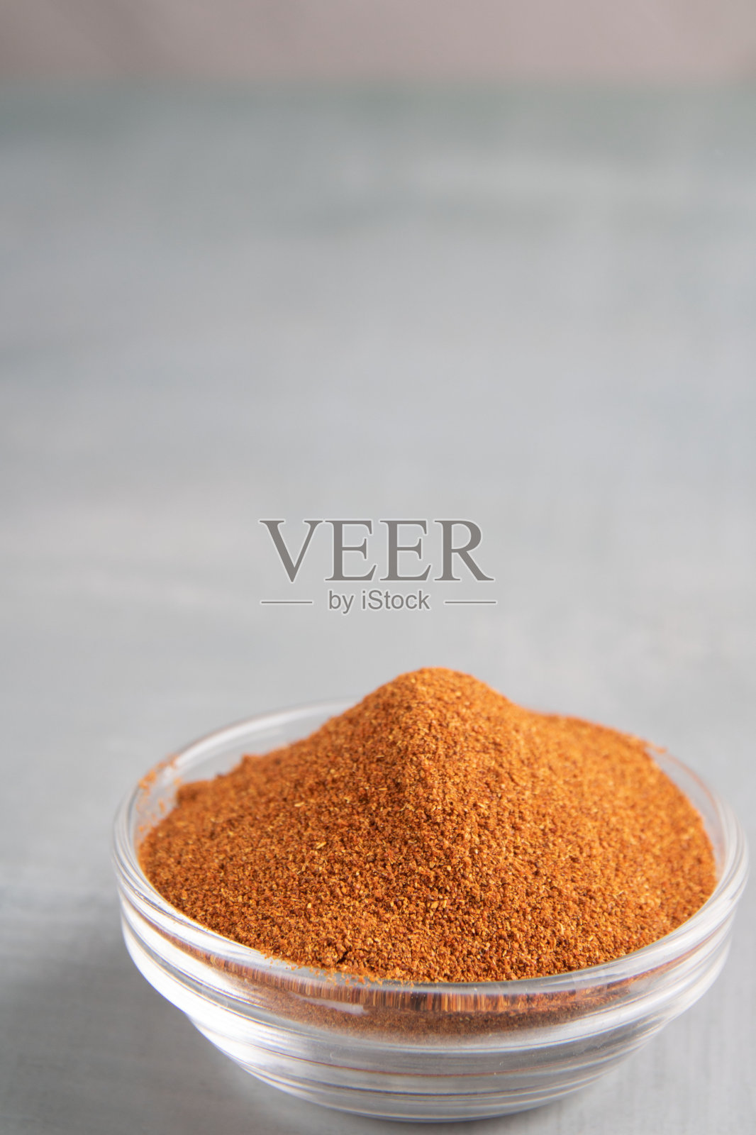 图为辣椒在深碗里堆得高高的照片摄影图片