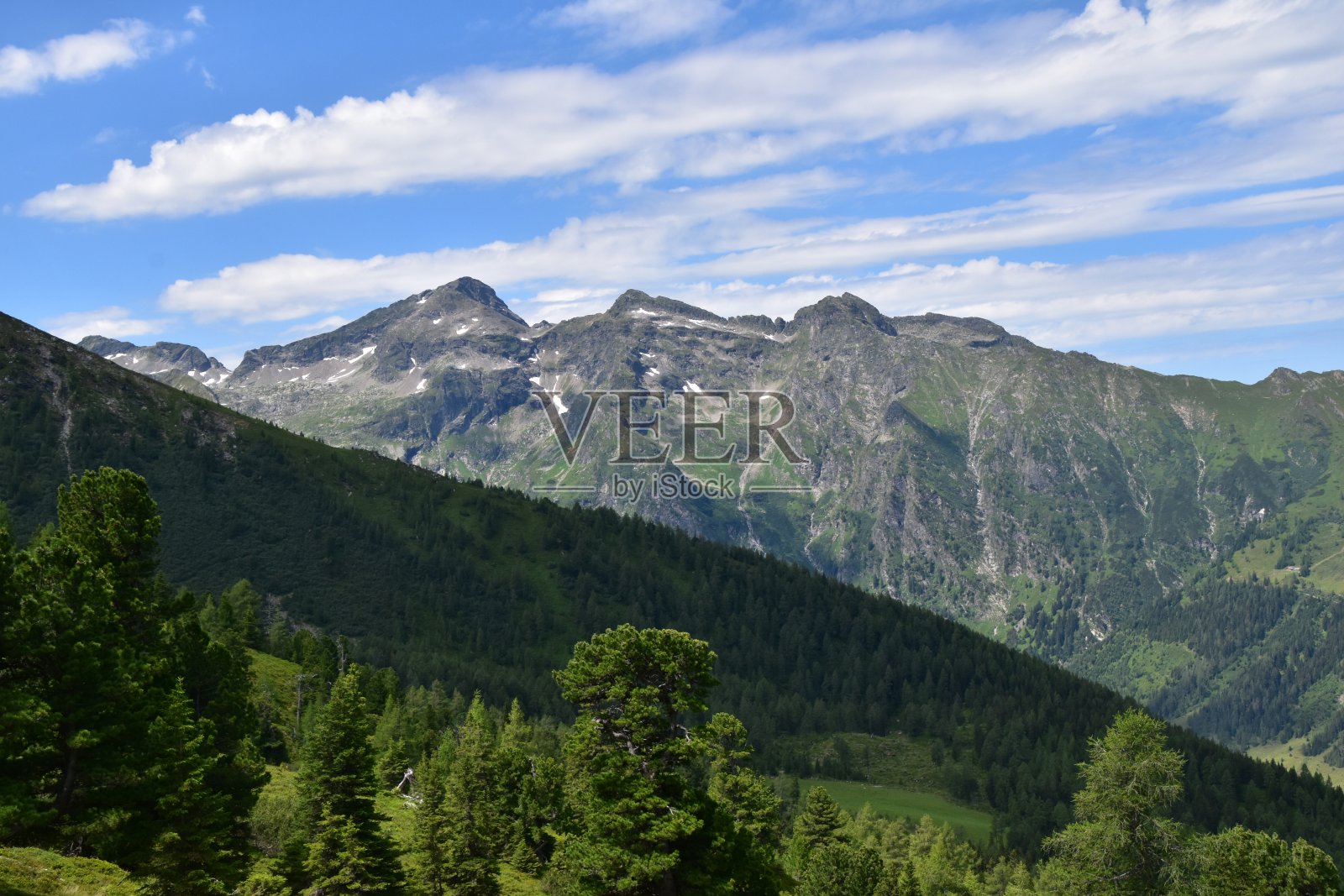 从施拉德明格陶伦的撒塔尔塔尔看,施泰尔利亚照片摄影图片