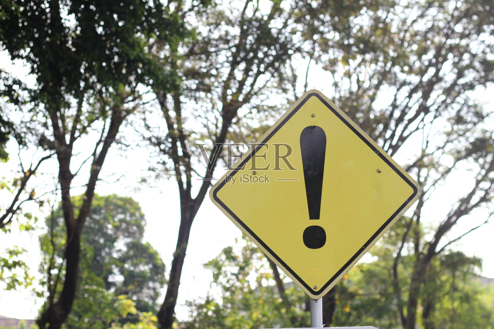 一个警告小心的标志照片摄影图片