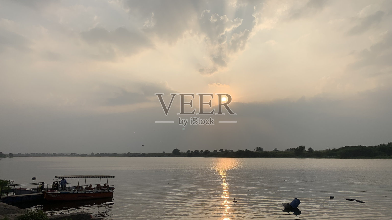 日落在Bhima河上的Pargaon桥照片摄影图片