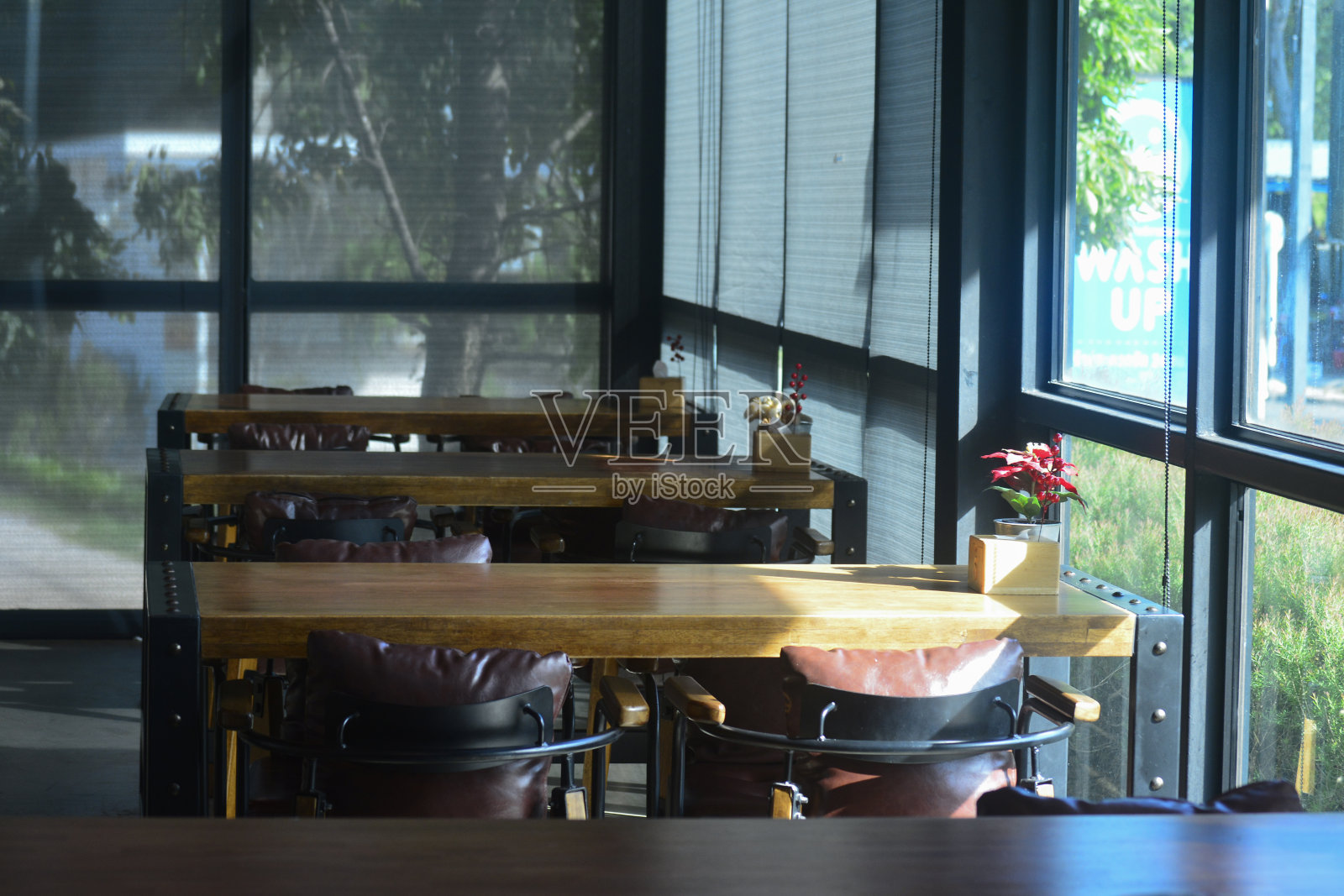 在咖啡店里照片摄影图片