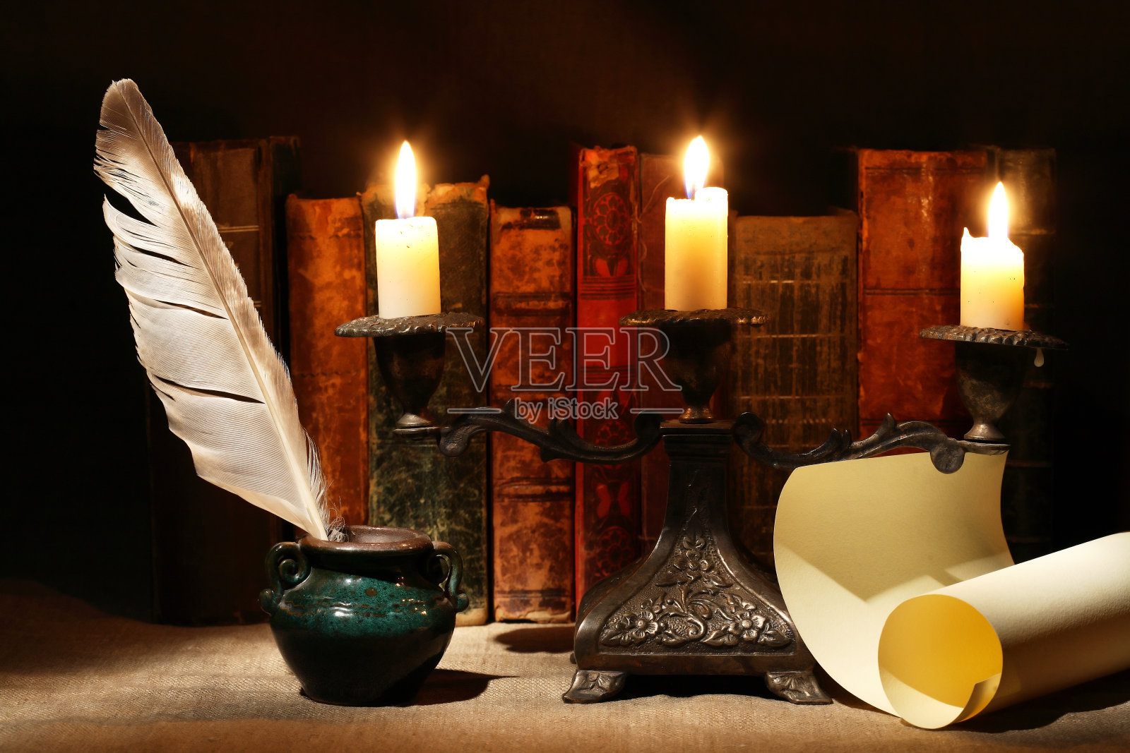 旧书和蜡烛照片摄影图片