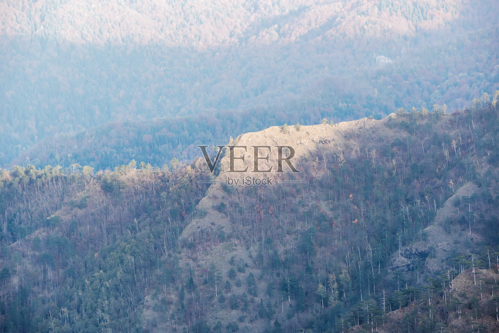 波斯尼亚和黑塞哥维那东北部的Konjuh山脉照片摄影图片