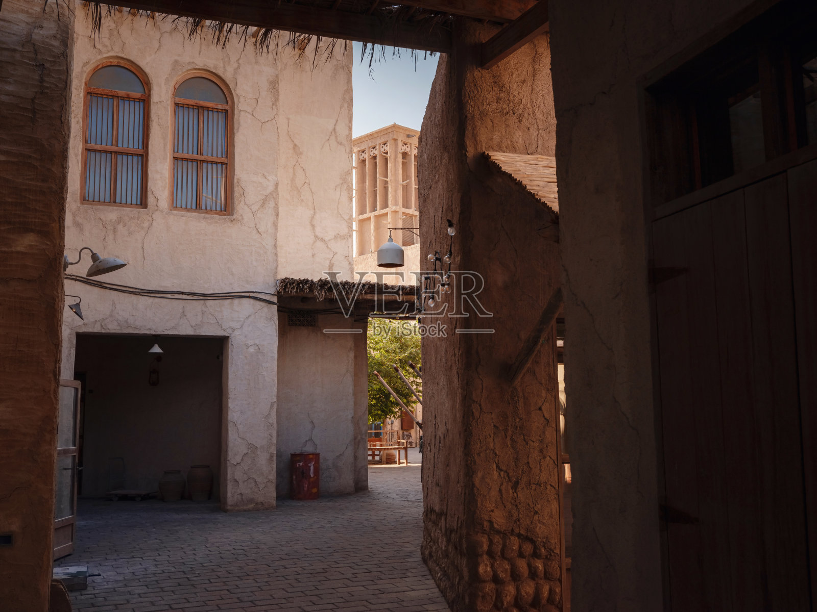 Al Seef老城区:传统阿拉伯建筑照片摄影图片