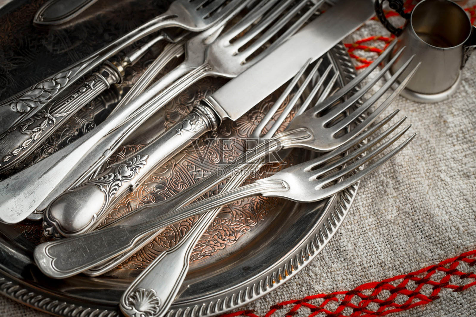 食物用的银器。照片摄影图片